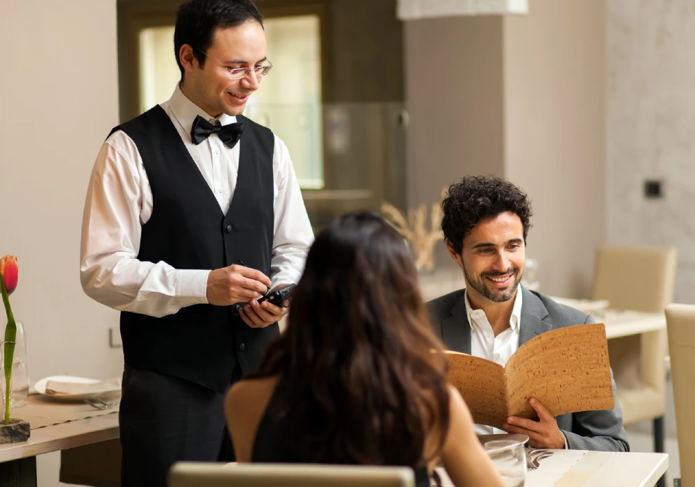 اصول و آداب پذیرایی از مهمان در رستوران